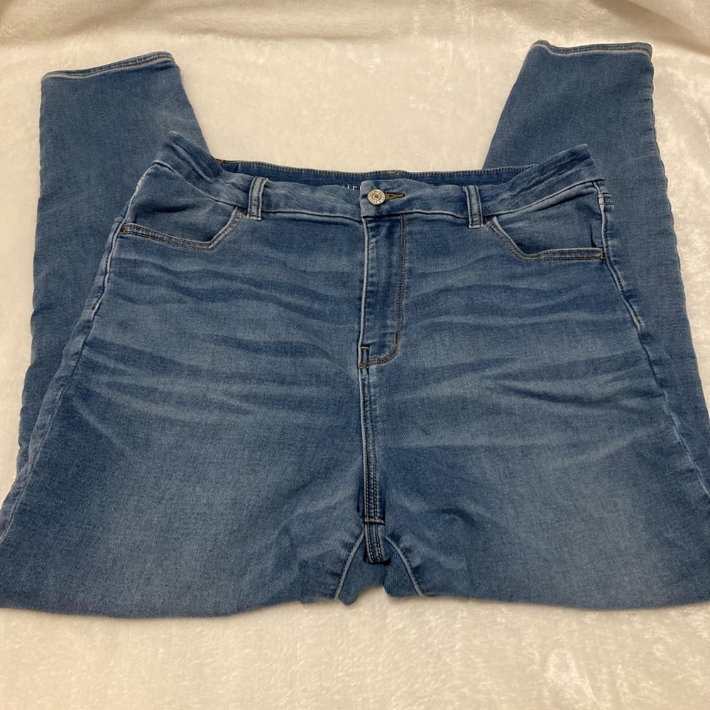 Woman’s American eagle jeans
